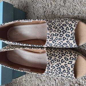 TOMS Women's Leopard Print Shoes
